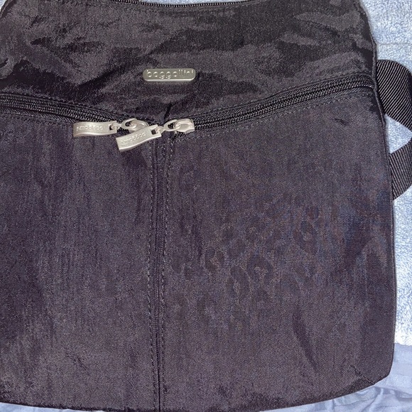 Like new Baggallini Leopard Print Crossbody bag - Picture 9 of 10